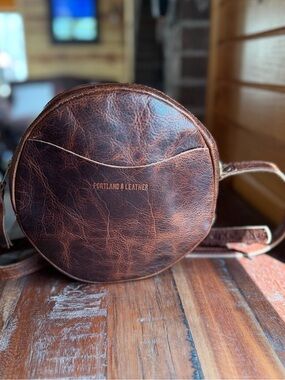 RARE!! Highland Brown Portland Leather Goods Large Circle Bag